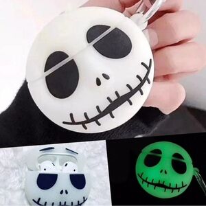 Glow-in-the-Dark Skull AirPods Case
